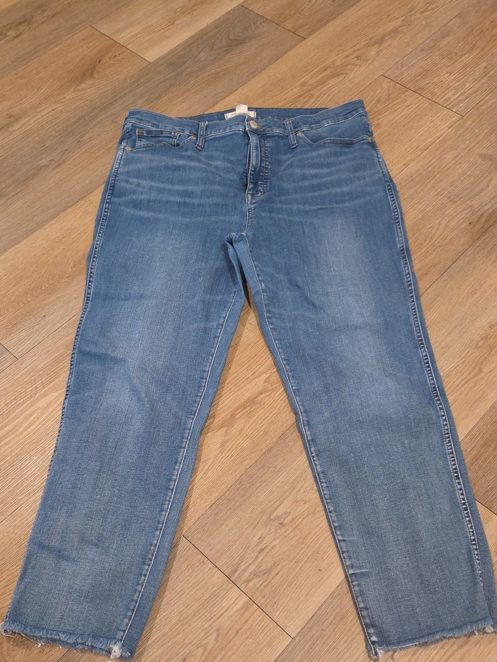 Madewell faded blue ankle crop straight jeans
